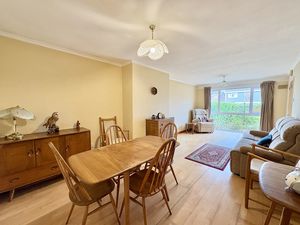 Lounge/Diner- click for photo gallery